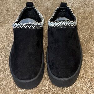 SHEIN Women's Faux Suede Platforms Black Round Toe Slip On Size 8